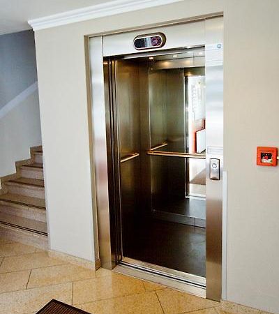 Hotel Tourist Франкфурт на Майн Екстериор снимка