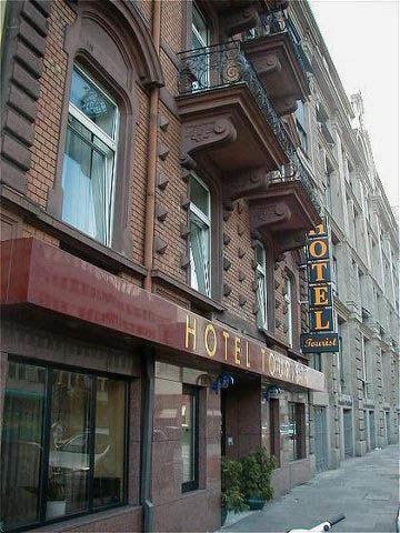 Hotel Tourist Франкфурт на Майн Екстериор снимка