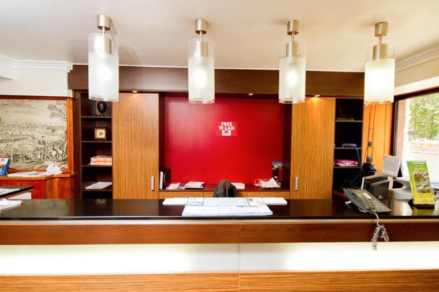 Hotel Tourist Франкфурт на Майн Стая снимка