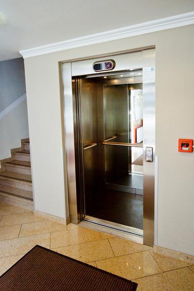 Hotel Tourist Франкфурт на Майн Екстериор снимка